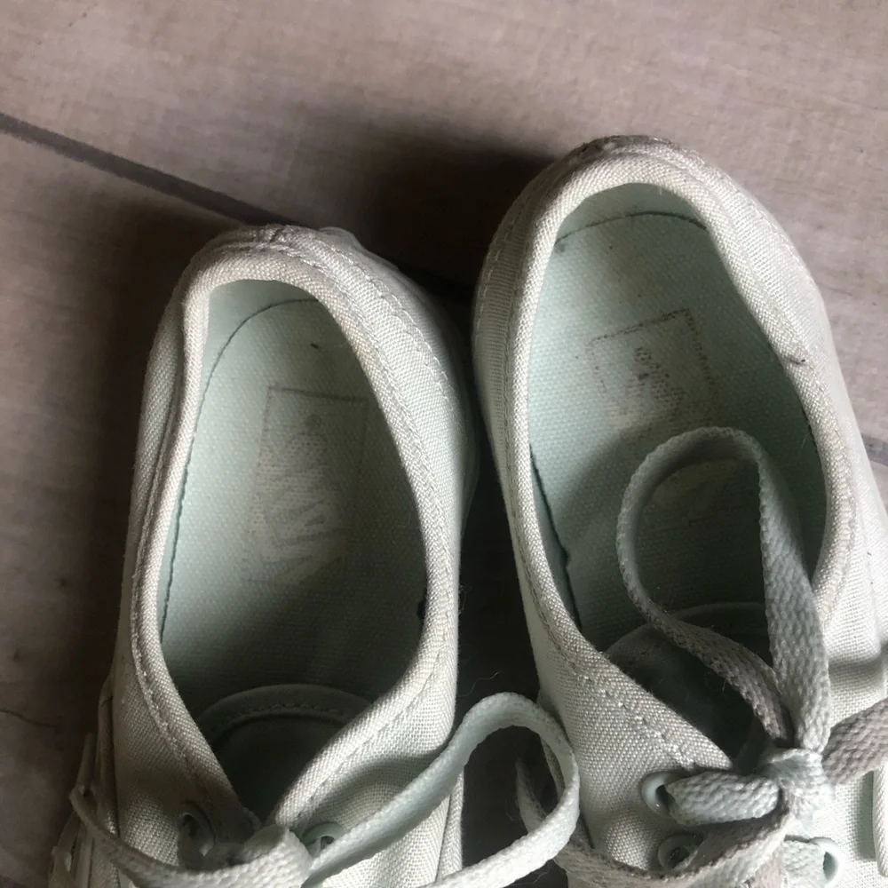 Vans off the wall mint green classic lace up sneakers. Size 1